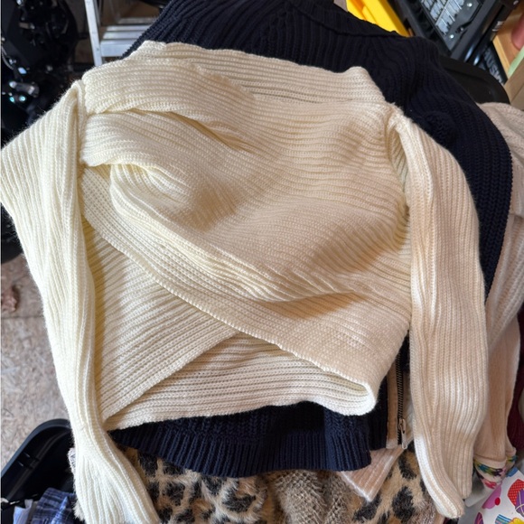 New Elegant Cream Sweater off white Criss cross Back Open Split Womens XS S cute - Picture 3 of 3